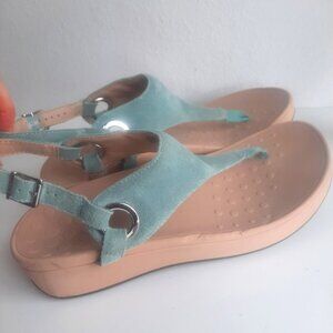 Vionic Teal Suede Thong Sandals with Peach Footbed